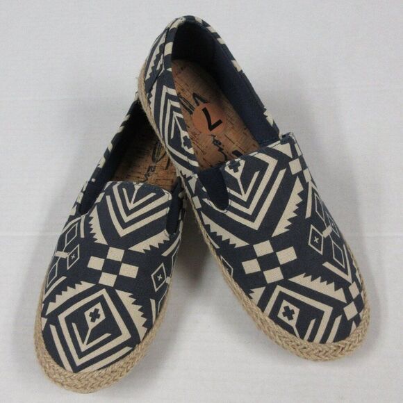 SEVEN7 Cape Cod Slip On Espadrilles Sz 7 Navy Blue Beige Canvas Shoes #1021 NEW - Picture 1 of 14